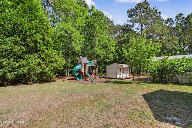 503 Groves Point Drive, Hampstead, NC 28443