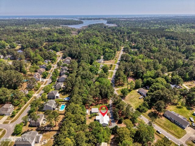 503 Groves Point Drive, Hampstead, NC 28443