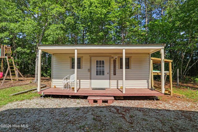 503 Groves Point Drive, Hampstead, NC 28443