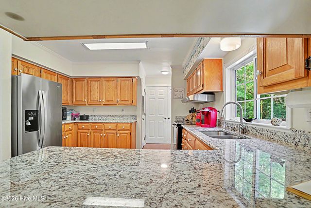 503 Groves Point Drive, Hampstead, NC 28443