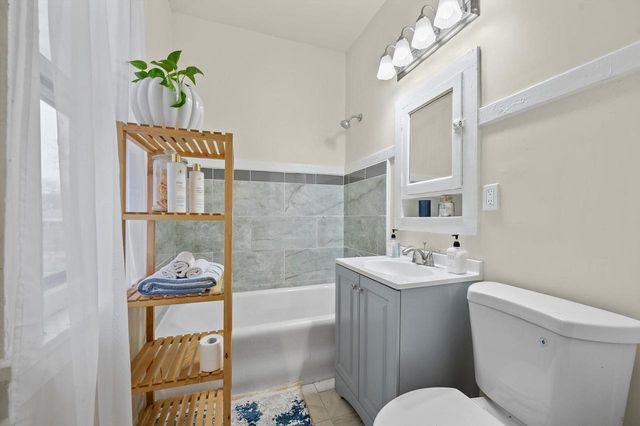 2873 N Dr William Finlayson STREET, Milwaukee, WI 53212