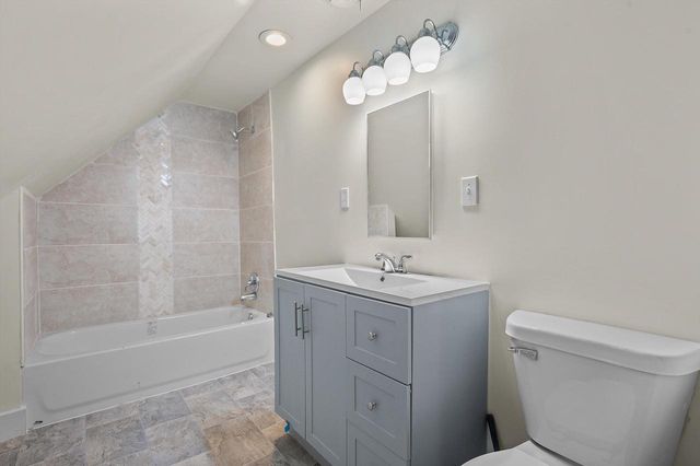 2873 N Dr William Finlayson STREET, Milwaukee, WI 53212