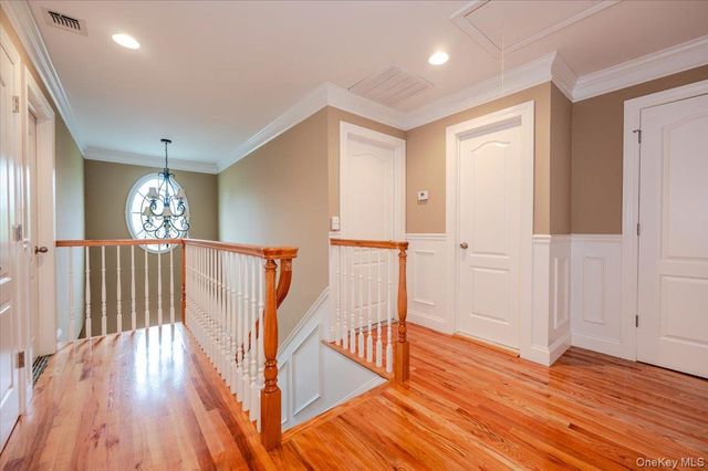6 Villa Promenade, Bay Shore, NY 11706