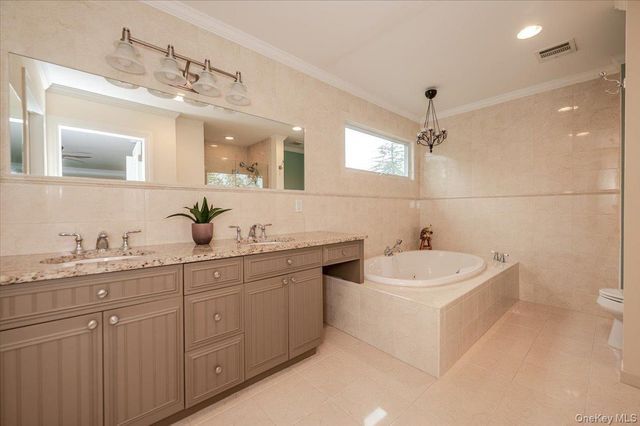 6 Villa Promenade, Bay Shore, NY 11706