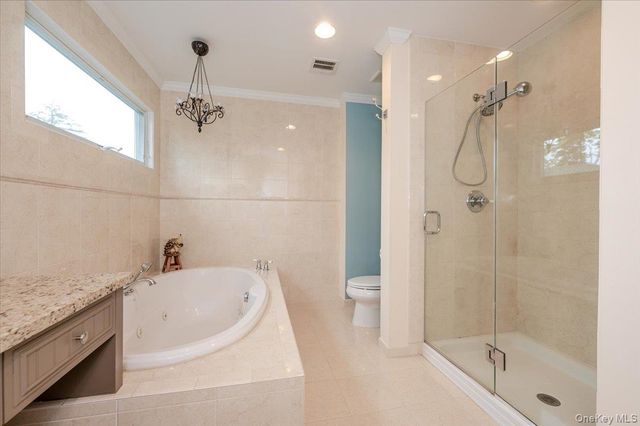 6 Villa Promenade, Bay Shore, NY 11706