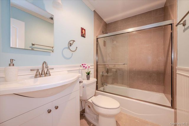 6 Villa Promenade, Bay Shore, NY 11706