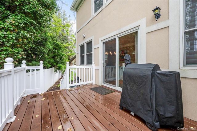 6 Villa Promenade, Bay Shore, NY 11706