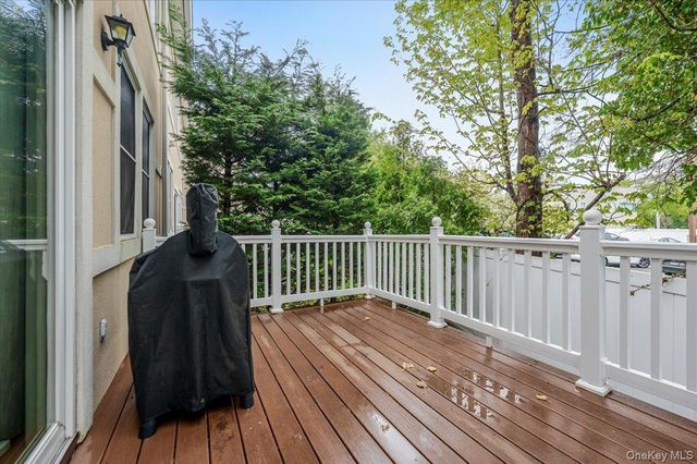 6 Villa Promenade, Bay Shore, NY 11706