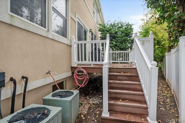 6 Villa Promenade, Bay Shore, NY 11706