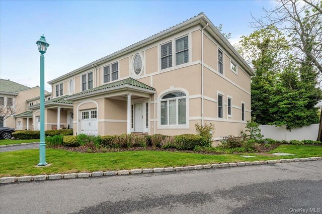 6 Villa Promenade, Bay Shore, NY 11706