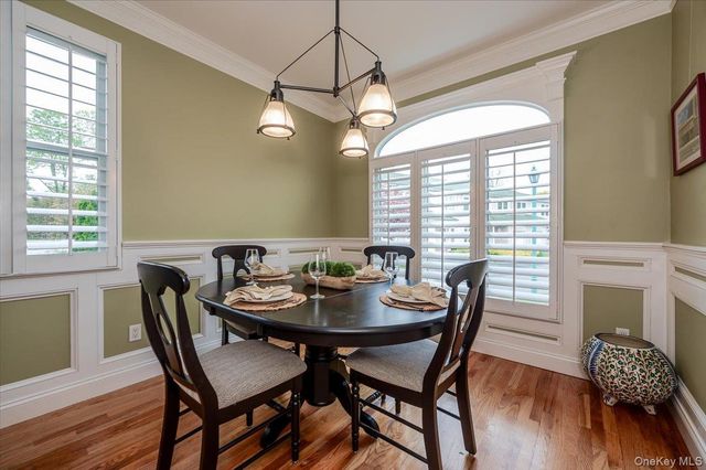 6 Villa Promenade, Bay Shore, NY 11706