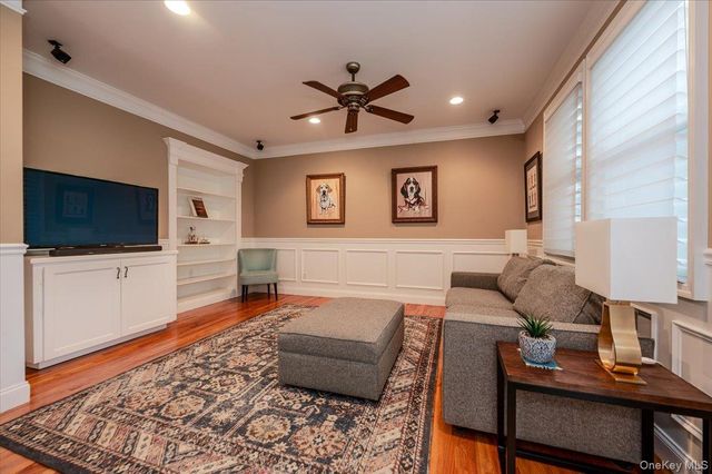 6 Villa Promenade, Bay Shore, NY 11706