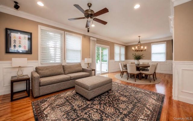 6 Villa Promenade, Bay Shore, NY 11706
