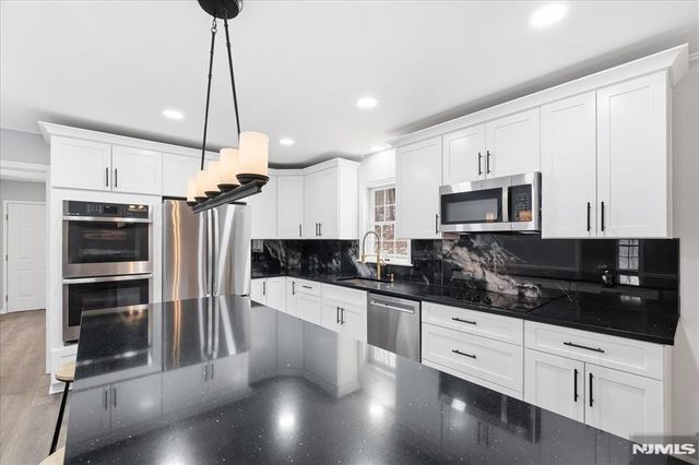 611 Snake Den Road, West Milford, NJ 07480