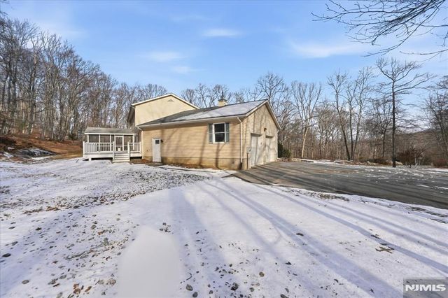 611 Snake Den Road, West Milford, NJ 07480