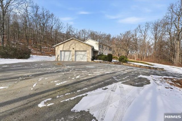 611 Snake Den Road, West Milford, NJ 07480