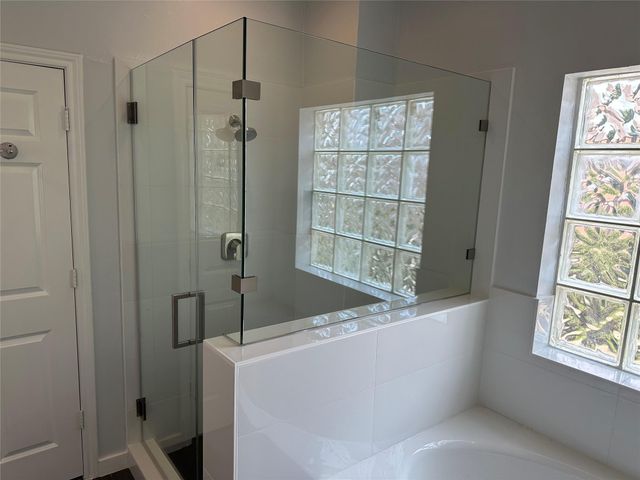 6835 Staffordshire Street, Houston, TX 77030