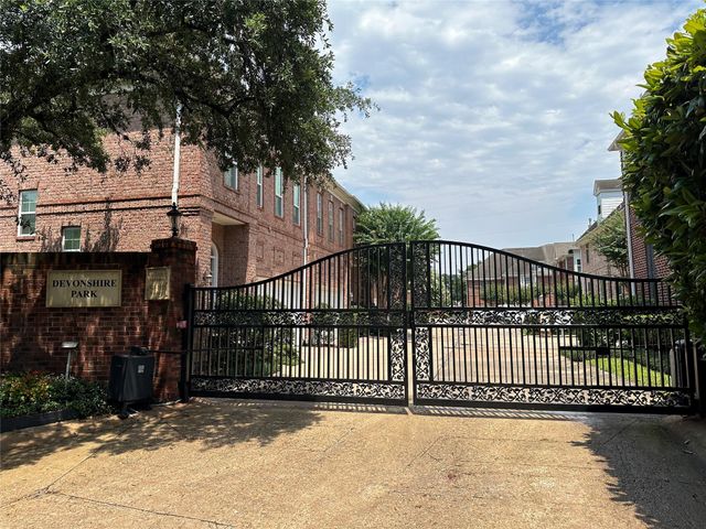 6835 Staffordshire Street, Houston, TX 77030