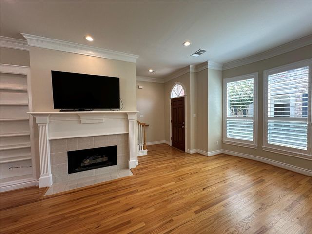 6835 Staffordshire Street, Houston, TX 77030