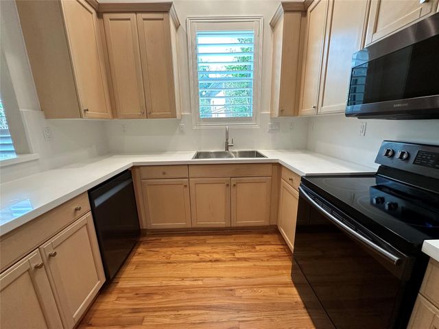 6835 Staffordshire Street, Houston, TX 77030