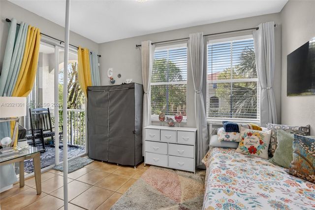 120 Jacaranda Country Club Dr 205, Plantation, FL 33324