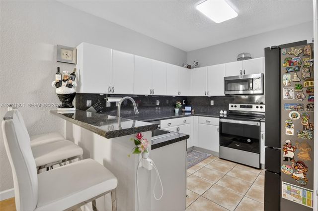 120 Jacaranda Country Club Dr 205, Plantation, FL 33324