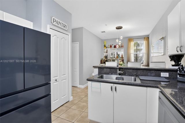 120 Jacaranda Country Club Dr 205, Plantation, FL 33324