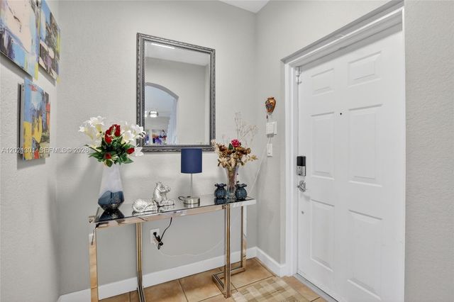 120 Jacaranda Country Club Dr 205, Plantation, FL 33324