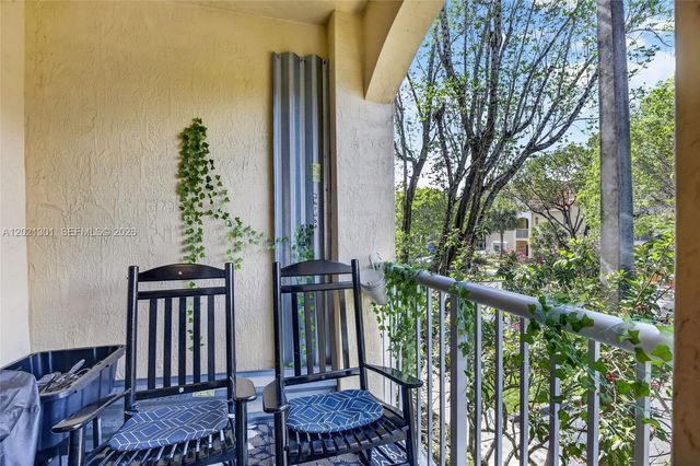 120 Jacaranda Country Club Dr 205, Plantation, FL 33324