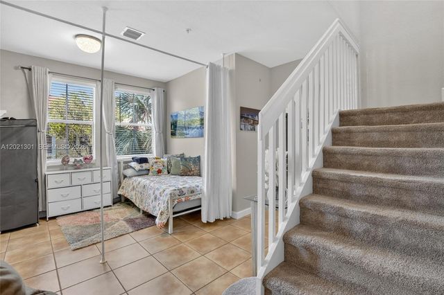 120 Jacaranda Country Club Dr 205, Plantation, FL 33324