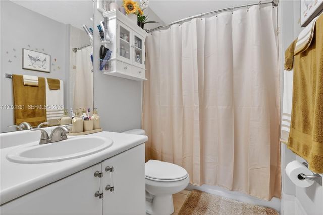 120 Jacaranda Country Club Dr 205, Plantation, FL 33324