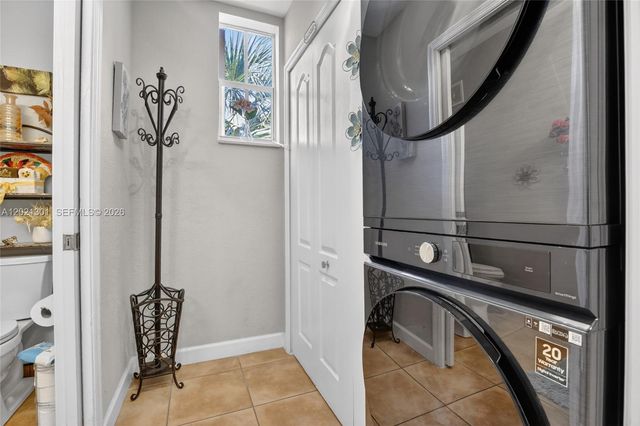 120 Jacaranda Country Club Dr 205, Plantation, FL 33324