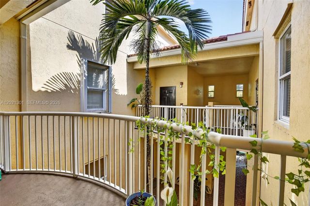 120 Jacaranda Country Club Dr 205, Plantation, FL 33324