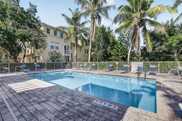 120 Jacaranda Country Club Dr 205, Plantation, FL 33324