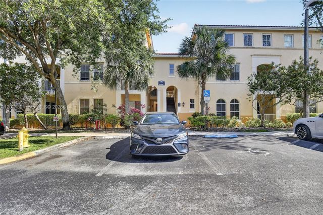 120 Jacaranda Country Club Dr 205, Plantation, FL 33324