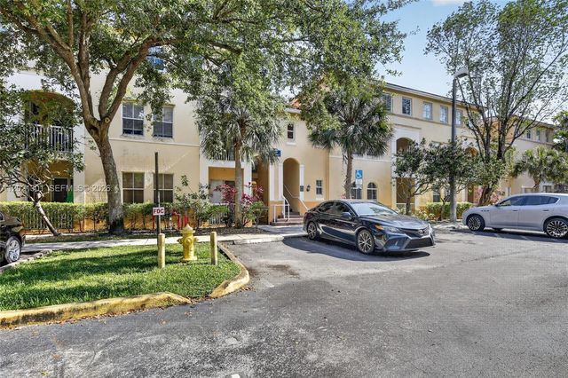 120 Jacaranda Country Club Dr 205, Plantation, FL 33324
