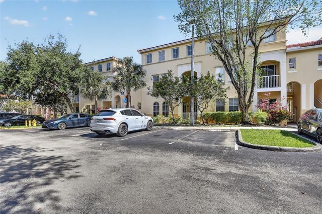 120 Jacaranda Country Club Dr 205, Plantation, FL 33324