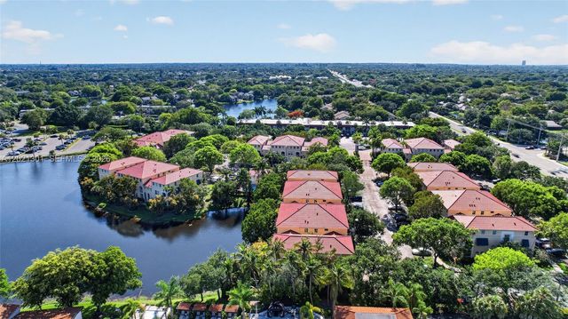 120 Jacaranda Country Club Dr 205, Plantation, FL 33324