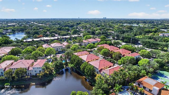 120 Jacaranda Country Club Dr 205, Plantation, FL 33324