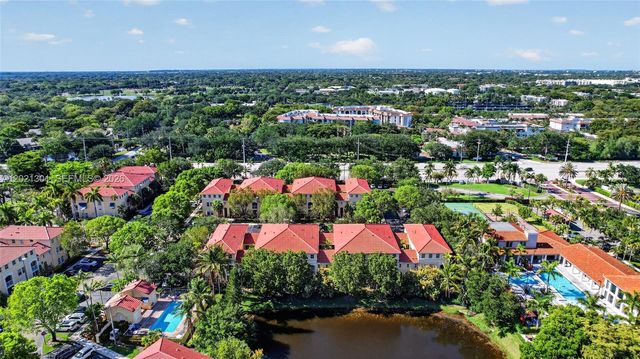 120 Jacaranda Country Club Dr 205, Plantation, FL 33324