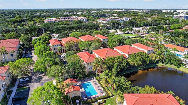120 Jacaranda Country Club Dr 205, Plantation, FL 33324