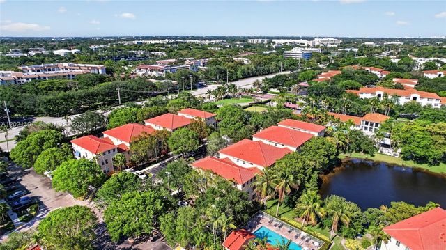120 Jacaranda Country Club Dr 205, Plantation, FL 33324
