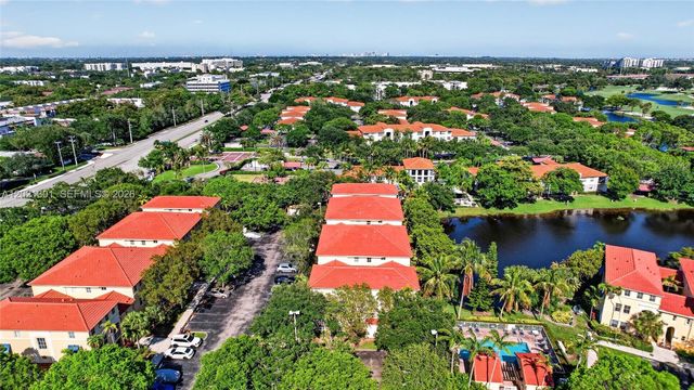 120 Jacaranda Country Club Dr 205, Plantation, FL 33324