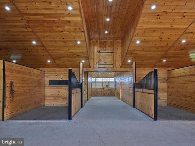 101 HARBOURTON WOODSVILLE RD, Pennington, NJ 08534