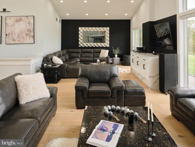 101 HARBOURTON WOODSVILLE RD, Pennington, NJ 08534