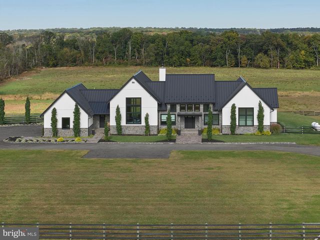 101 HARBOURTON WOODSVILLE RD, Pennington, NJ 08534