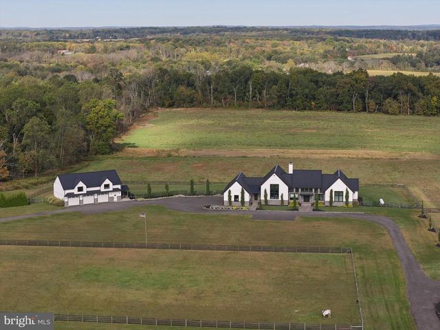 101 HARBOURTON WOODSVILLE RD, Pennington, NJ 08534