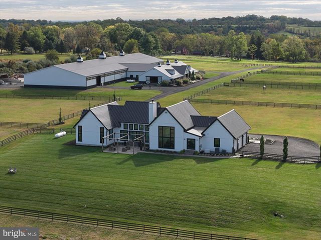 101 HARBOURTON WOODSVILLE RD, Pennington, NJ 08534