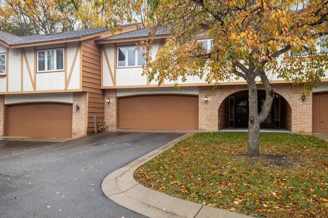 6913 Edenvale Boulevard, Eden Prairie, MN 55346
