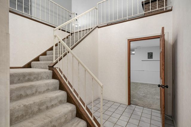 6913 Edenvale Boulevard, Eden Prairie, MN 55346